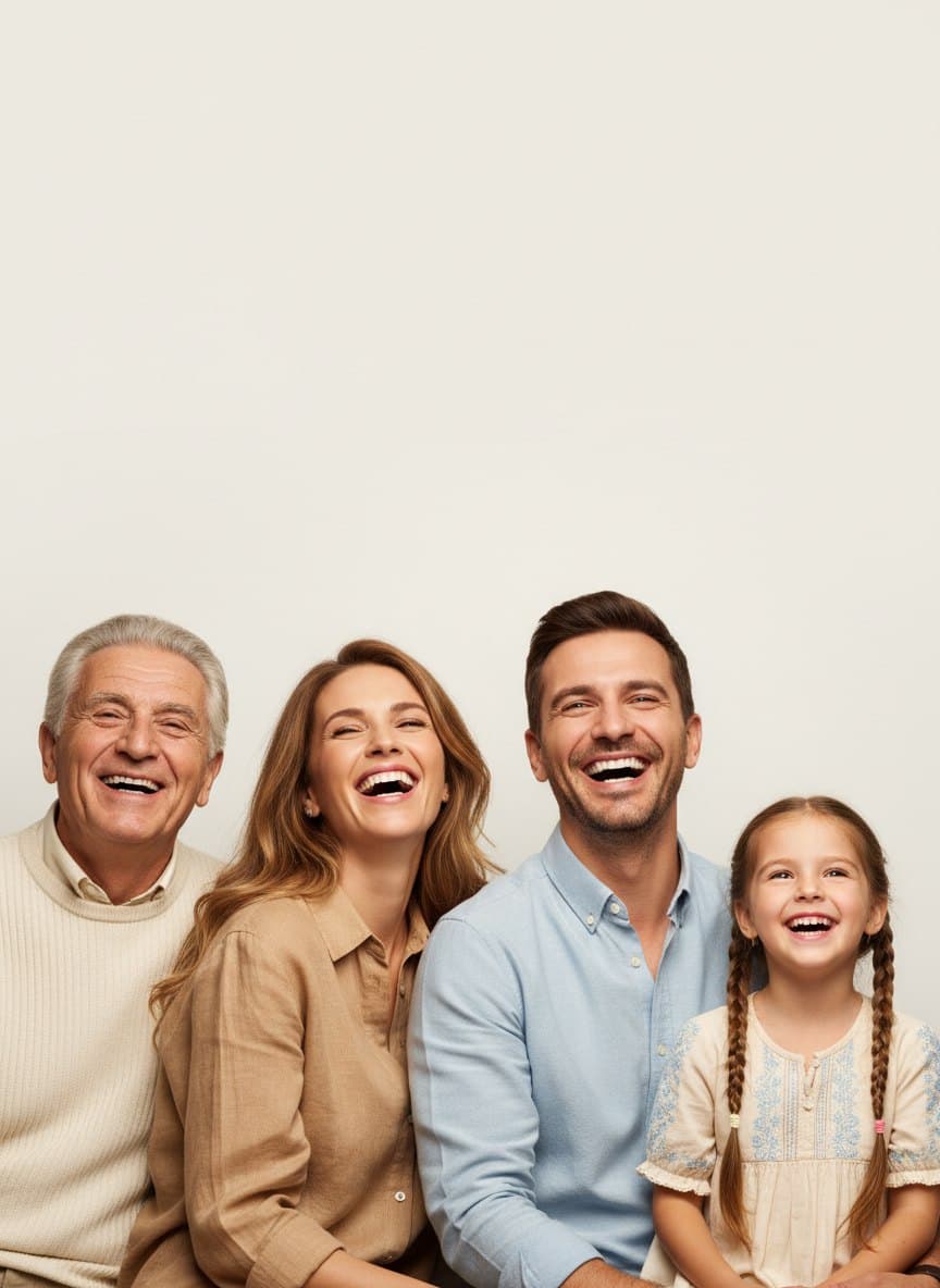O familie — bunic, mamă, tată și fiică — fotografiată ca distribuția unui film (imagine ilustrativă)